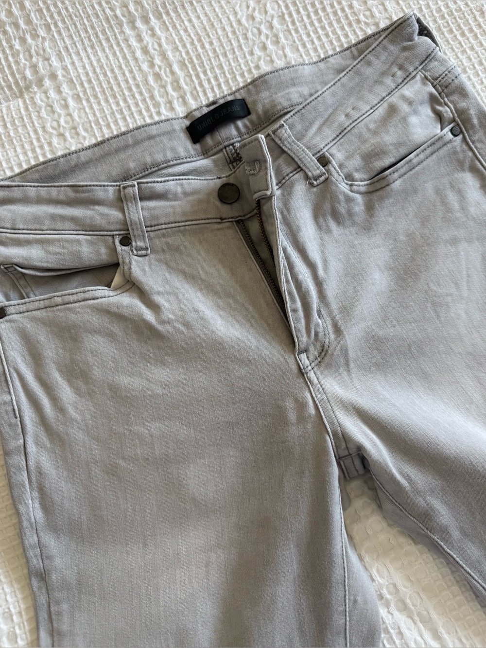 Uniqlo Women’s Gray Ultra Stretch Skinny Jeans 28